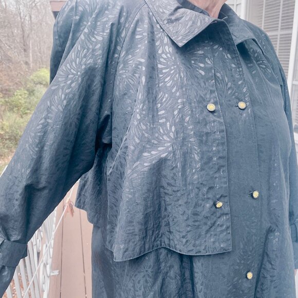 Vintage Caped Goth Trench coat - Picture 4 of 8